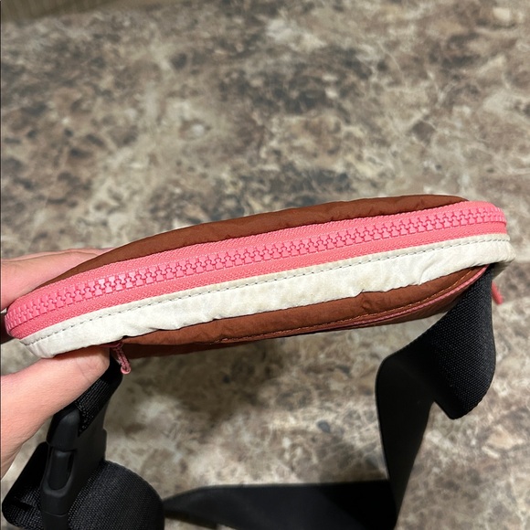 Lululemon Belt Bag - Picture 5 of 7